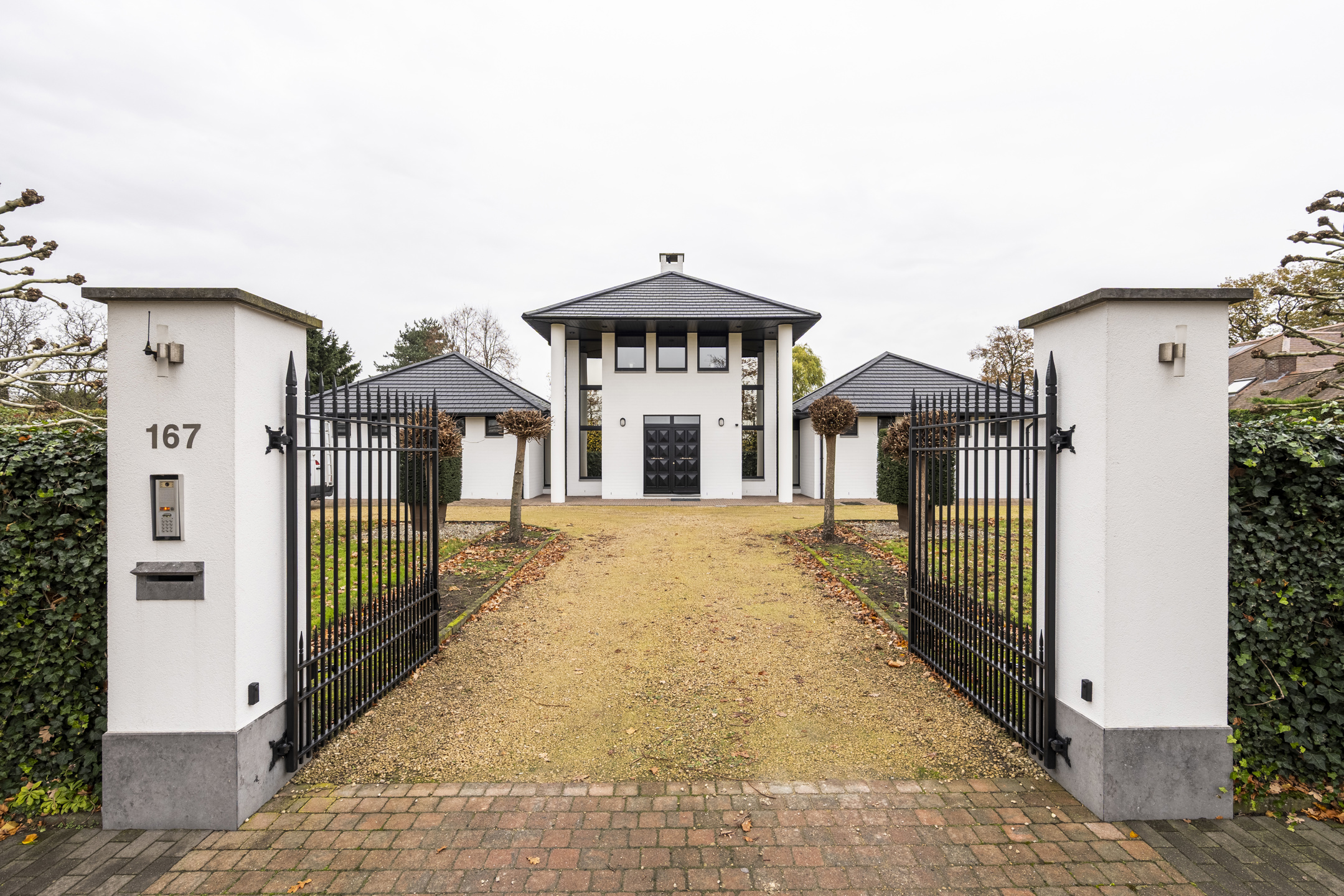 Charmant open bebouwing met panoramisch zicht en grote tuin - foto 2