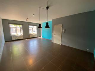 Instapklaar appartement met 2 slaapkamers gelegen op de gelijkvloerse verdieping.Dit tof appartement beschikt over een open keuken, een ruime...