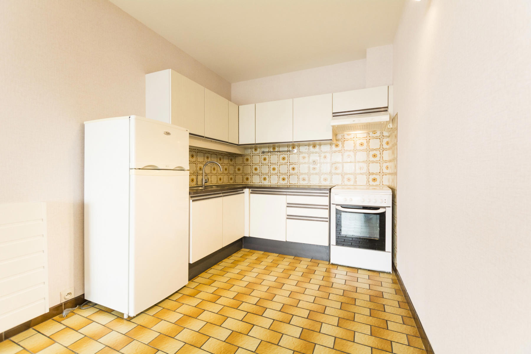 Een verzorgd appartement met ruime kelder, balkon en garage - foto 4