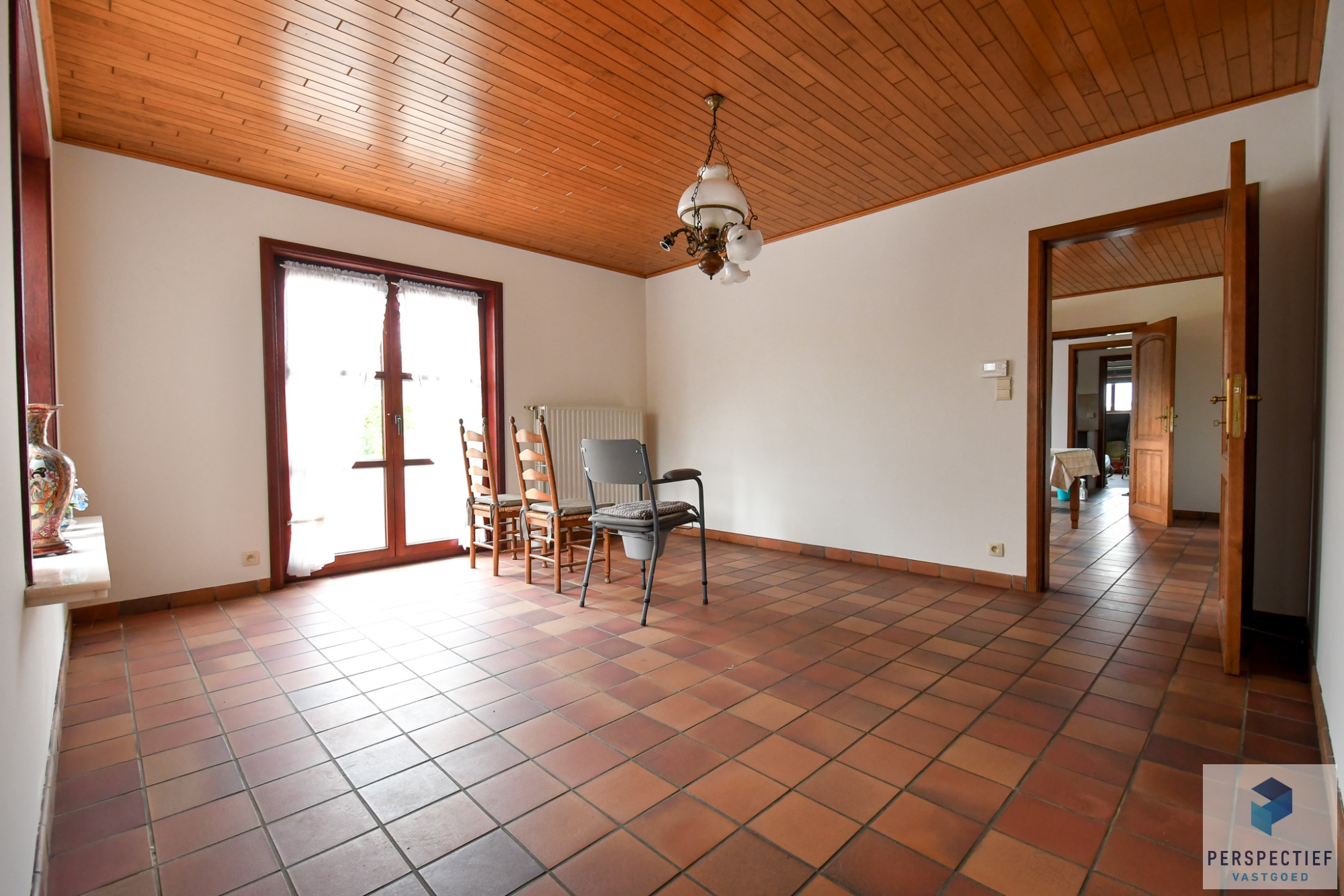 Ruime charmante villa met 4 GROTE slaapkamers, garage,  tuin en bijhuis in rustige en landelijk omgeving. - foto 5