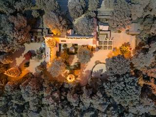 Oasis of peace, luxury and refinement...<br /><br />In one of the most sought-after avenues of Schilde, on a spacious plot of approximately 6,534 m², adjacent to a large forest area, this exceptional villa is located with a living area of approximately 881 m². The property combines timeless architecture, high-quality finishing and absolute privacy amidst a lushly landscaped garden.<br /><br />Architectural class and stylish interior<br />From the moment you drive in via the driveway, you are welcomed by a charming facade covered with ivy, surrounded by mature trees and elegantly trimmed hedges. Inside, a home unfolds that exudes peace and class, with a harmony between warm materials, elegant interior elements, and beautiful views of the surrounding garden.<br /><br />The spacious living room with impressive ceiling height is bathed in light thanks to large windows and offers direct access to the sunny terrace and garden. The luxurious sitting area with fireplace forms the heart of the home and invites relaxation. Adjacent, you will find a separate reading nook, perfectly furnished with custom-made cabinets and stylish accents.<br />Via the stairs, we reach a first upper floor. This night wing with an office leads us to the generous master bedroom with ensuite bathroom, dressing room, and garden view.<br />Layout with an eye for comfort<br />The property features multiple lounges, a fully equipped dining room, and a separate office/reception area. The spacious kitchen connects to a second sitting area with access to the terrace.<br />Via a second staircase, we reach the other 1st floor. This offers a guest suite with a lounge, dressing room, bedroom, separate toilet, and ensuite bathroom.<br />Furthermore, there is a 3rd and 4th bedroom with built-in closets and a communicating bathroom in between.<br /><br />Unique wellness facilities and indoor pool<br />An absolute asset is the beautiful indoor pool and jacuzzi with a view of the surrounding greenery, perfectly integrated into the home and equipped with a luxurious relaxation area with a bar and sanitary facilities. Together with the hammam, you can experience a true private wellness experience here.<br /><br />Top-level garden architecture<br />The garden is a masterpiece in itself: fully landscaped with multiple terraces, water features, beautifully trimmed borders, and old trees that provide a sense of security. The various seating areas guarantee peace and discretion. The garden is southwest oriented, ensuring maximum sunlight and a beautiful play of light inside.