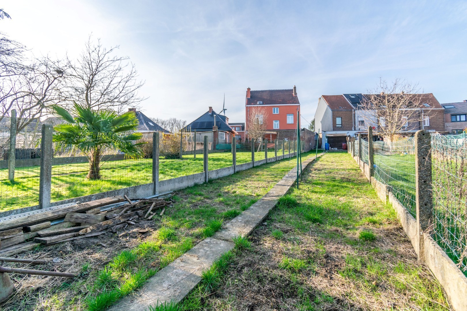 Een goed gelegen, verder af te werken rijwoning! - foto 3