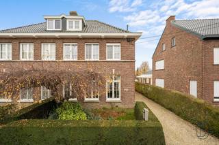 Te koop: ruime halfopen woning met 4 slaapkamers en prachtige tuin in AsperIn Asper ontdek je op een centrale, maar rustige ligging deze degelijk...