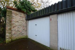 Dit garagecomplex is gelegen op wandelafstand van 't Zand.