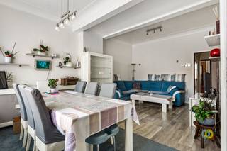 Cet appartement confortable situé au premier étage offre tout ce dont vous avez besoin. Il est situé dans un quartier calme, mais à proximité...