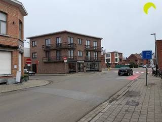 Gelegen achteraan het gebouw aan de Liersesteenweg 242 en bereikbaar via de Kaphaanlei, wordt één staanplaats te huur aangeboden.De huurprijs...