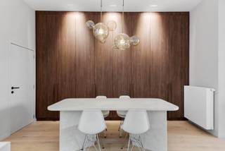 Dit volledig gerenoveerde gebouw bestaat uit drie energiezuinige loft-appartementen van elk ca. 150 m² met terrassen van ca. 15 m², en een...