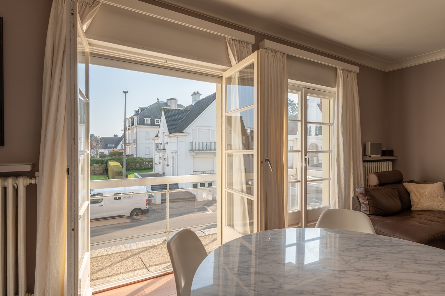 Charmant 2-slaapkamerappartement met zuidgericht terras op topligging in Duinbergen - foto 3