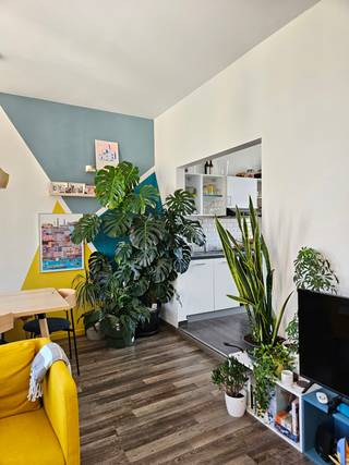 Dit duplex appartement op de tweede verdieping van een kleinschalig gebouw (slechts 3 appartementen) biedt veel ruimte en comfort ineen levendige...