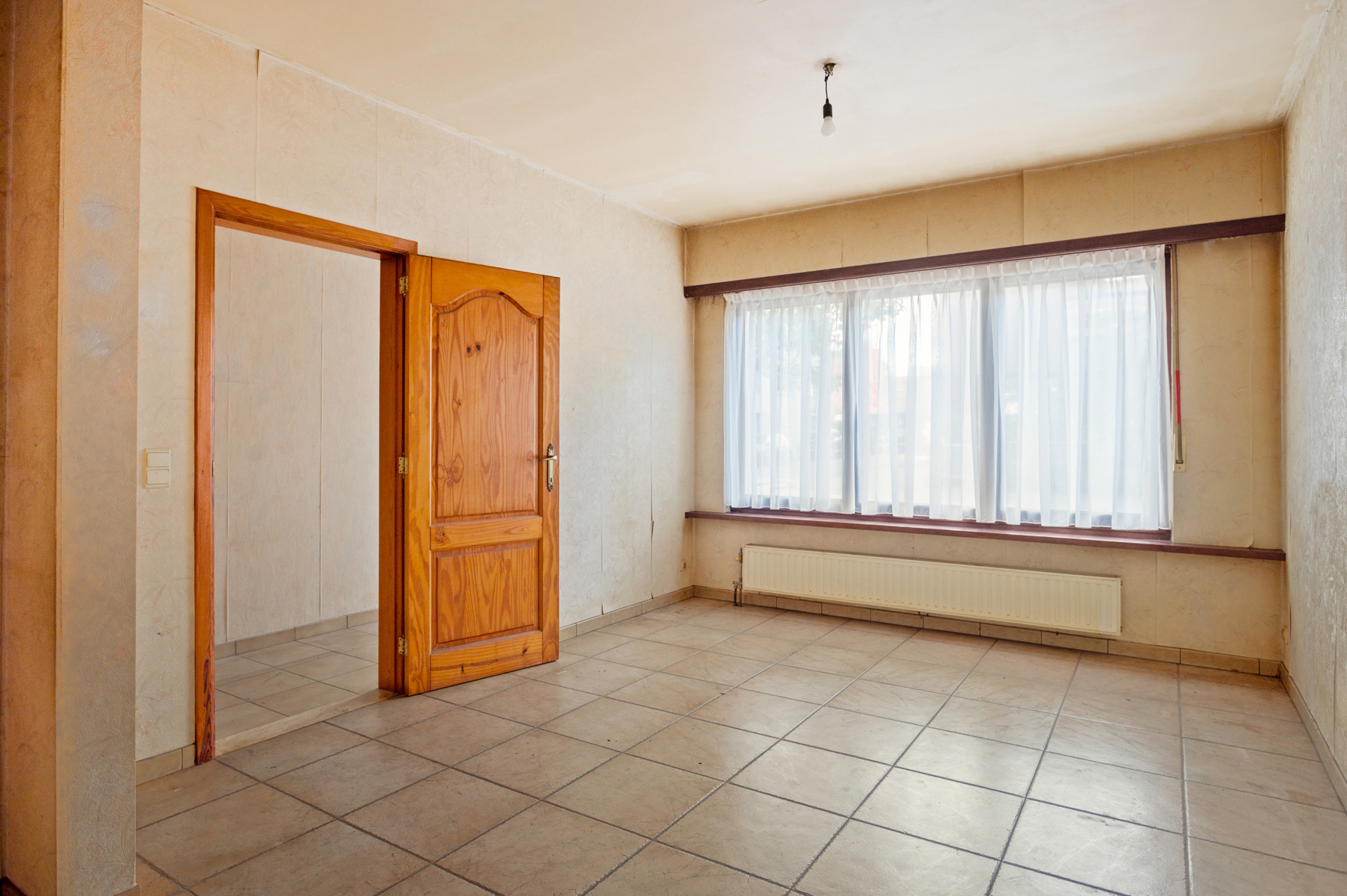 TE RENOVEREN WONING MET GROTE TUIN EN HEEL VEEL POTENTIEEL - foto 4