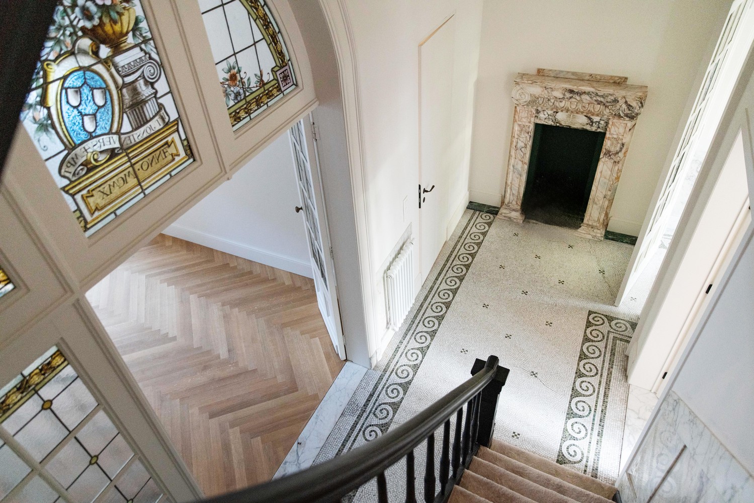 Prestigieuze en totaalgerenoveerde herenwoning. - foto 3