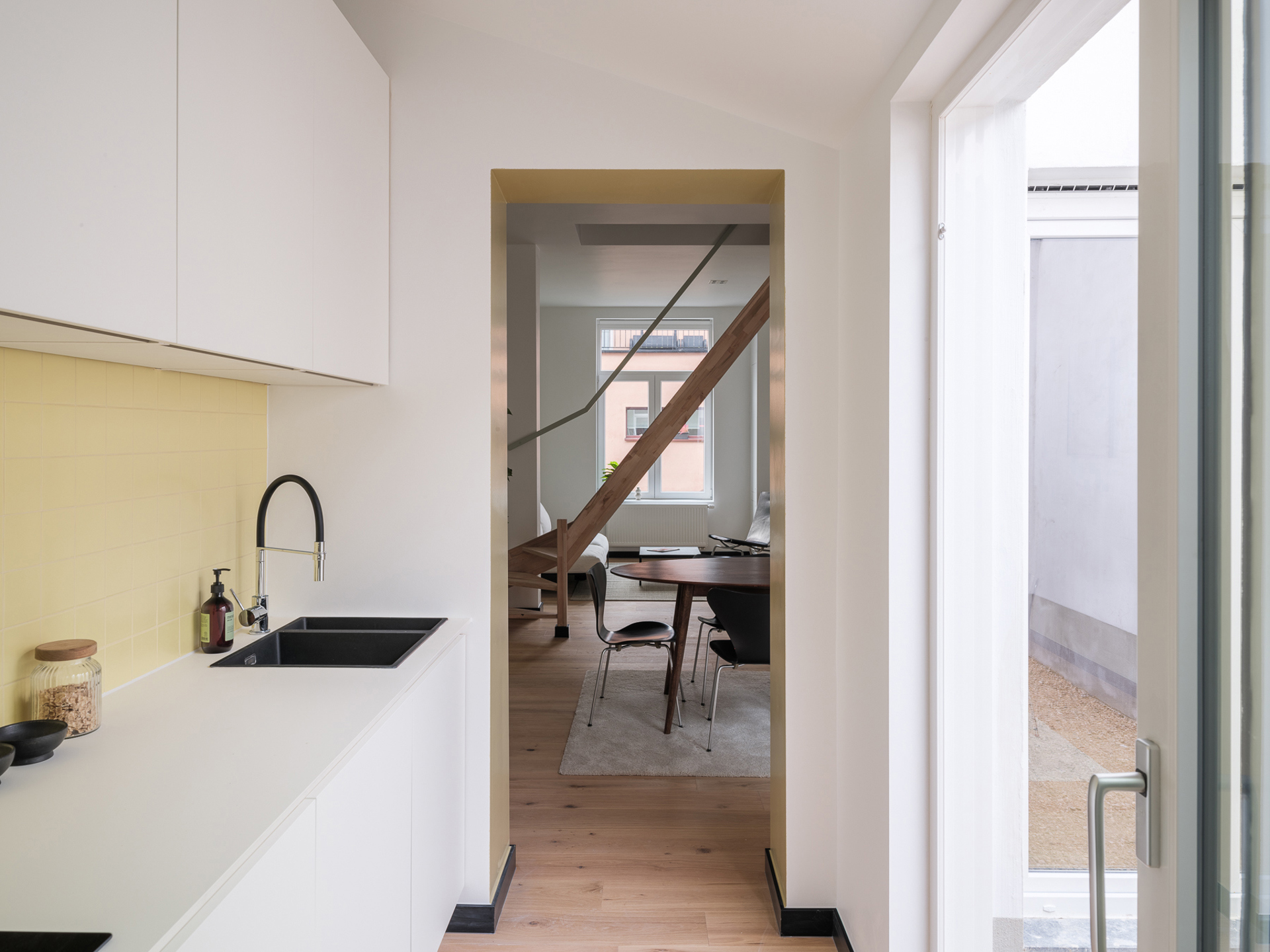 Recent gerenoveerde woning op toplocatie in Sint-Amandsberg - foto 5