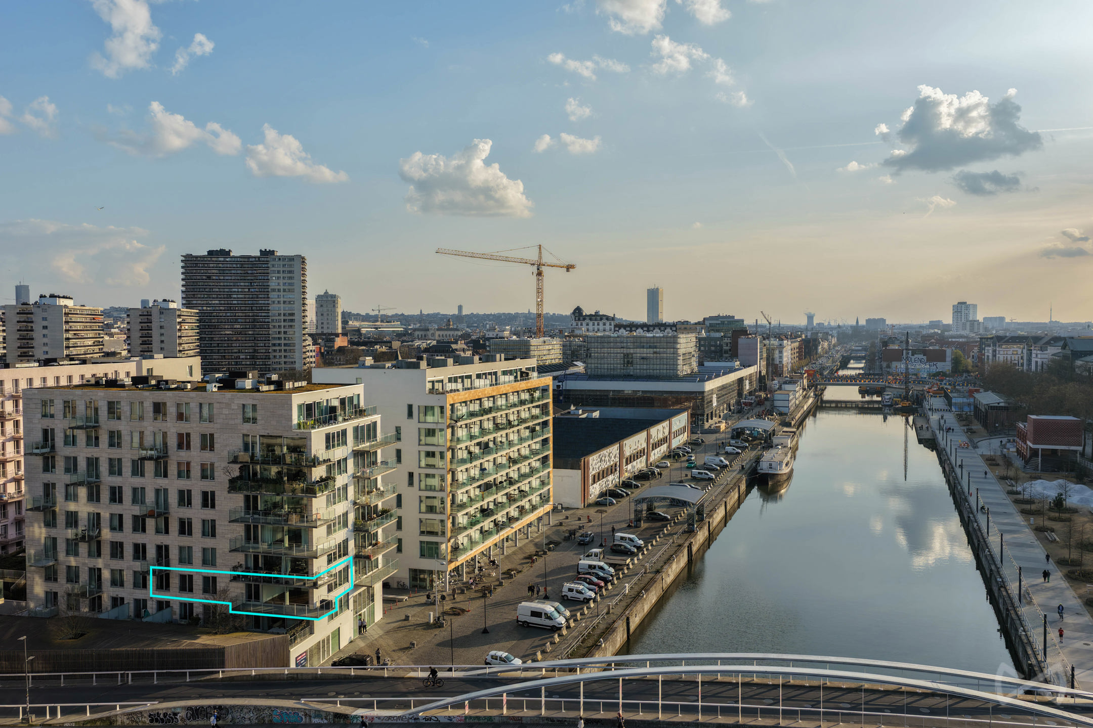 Lichtrijk appartement met terras en zicht op kanaal - foto 1