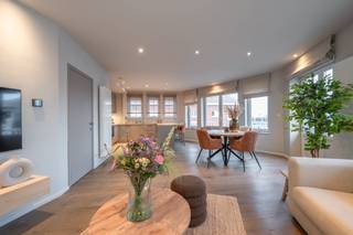 Op een steenworp van de jachthaven in Blankenberge vinden we dit instapklare appartement te koop. Het appartement onderscheidt zich direct door...