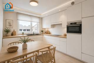 <p>Voor meer info of een bezoek, bel 054 69 39 36 - Op een <strong>rustige en tegelijk centrale ligging in Iddergem</strong> bevindt zich dit <strong>instapklare en bijzonder goed onderhouden appartement</strong>. Dankzij de nabijheid van winkels, scholen en openbaar vervoer geniet u hier van een <strong>comfortabele en praktische woonomgeving</strong>. Het appartement scoort uitstekend op vlak van energiezuinigheid met een <strong>EPC-label B</strong>, wat bijdraagt aan een lage energiekost en aangenaam wooncomfort. De doordachte indeling maakt dit pand <strong>uitermate geschikt voor starters, alleenstaanden, jonge koppels of investeerders</strong>. Via de inkomhal betreedt u de <strong>ruime en lichtrijke leefruimte</strong> met salon en eetplaats. Aansluitend bevindt zich de <strong>praktische keuken</strong>, gevolgd door een berging/wasplaats. Verder beschikt het appartement over een <strong>badkamer</strong>, een <strong>apart toilet</strong> en <strong>twee volwaardige slaapkamers</strong>. Het <strong>balkon</strong> vormt een fijne extra om even buiten te genieten. Daarnaast is er een <strong>ruime garage met extra bergruimte</strong>, bereikbaar via de gemeenschappelijke inkomhal. CV op aardgas - Buitenschrijnwerk in PVC met dubbele beglazing - Lift aanwezig - Verzorgde en goed onderhouden residentie - VERPLICHTE AANKOOP GARAGE: €25.000 (Maatregelen opgenomen in het maatregelenregister: nee)</p>