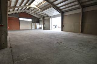 Polyvalente opslagruimte gelegen langs de Bissegemstraat en op een paar minuutjes van op/afrit autostrades. Een oppervlakte van ongeveer 316...