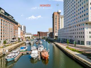 Aan de bruisende Vaartkom in Leuven bevindt zich deze casco handelsruimte van 109 m² in een nieuwbouwproject (2024). Dankzij de gevelbreedte van...