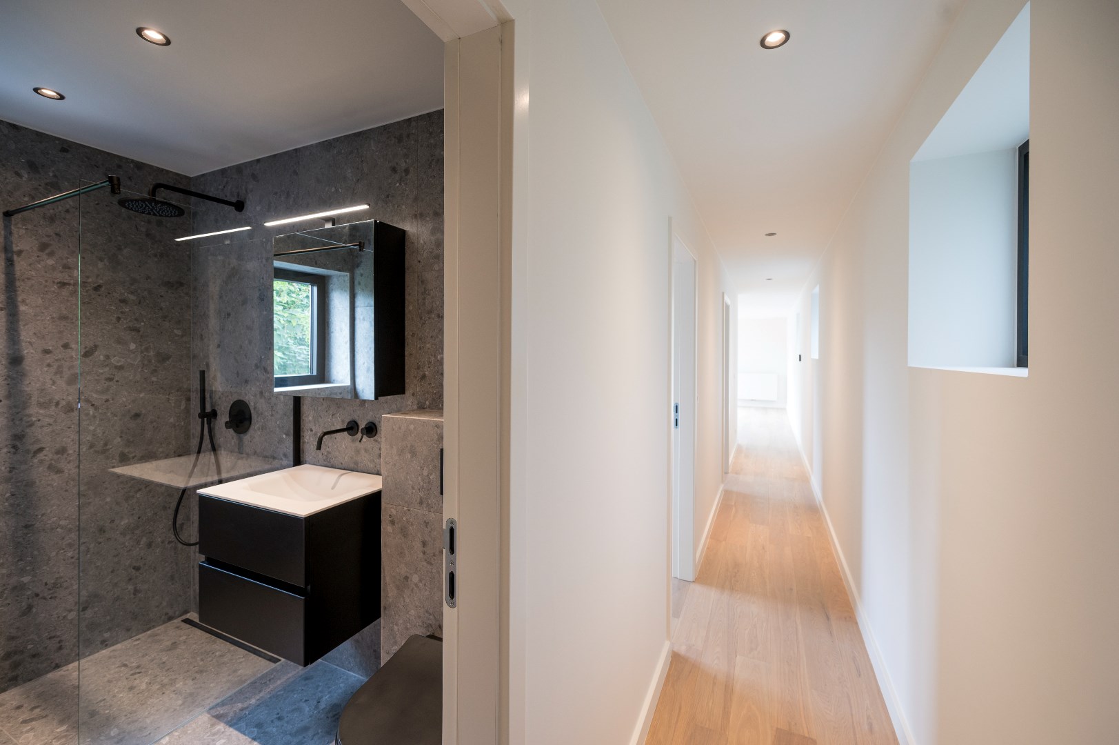 Vernieuwbouw – Luxueuze appartementen in een standingvol gebouw met glorieuze gevel op een boogscheut van het strand te Mariakerke! - foto 5