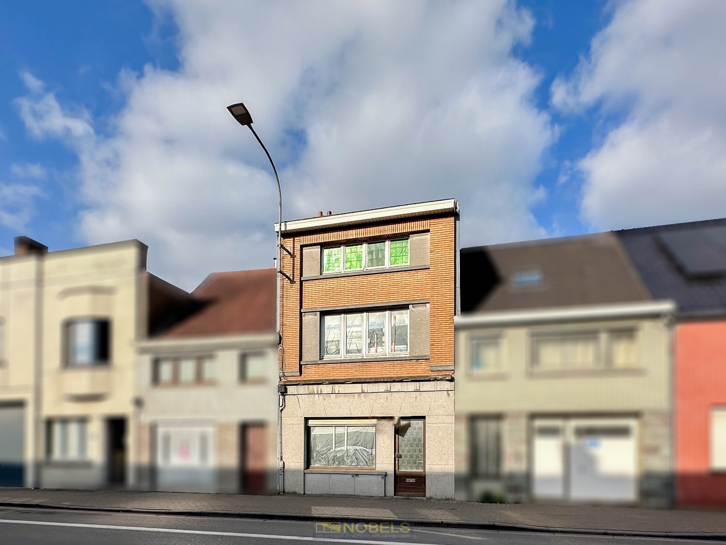 Te koop, verder af te werken stadswoning/opbrengsteigendom te Ronse - foto 1