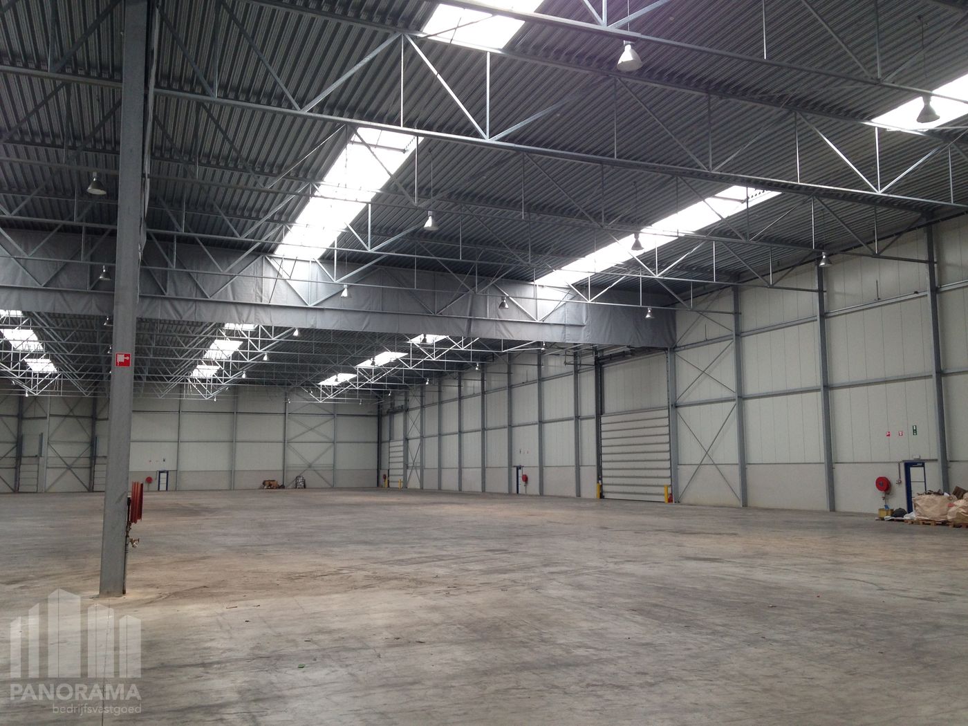 BEDRIJFSGEBOUW VAN 7.700 m² MET 6 LAADKADES AAN E313 & ALBERTKANAAL - foto 5
