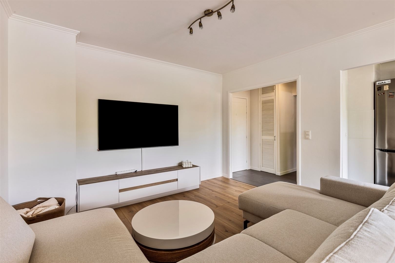 Gerenoveerd appartement met 2 slaapkamers - foto 4
