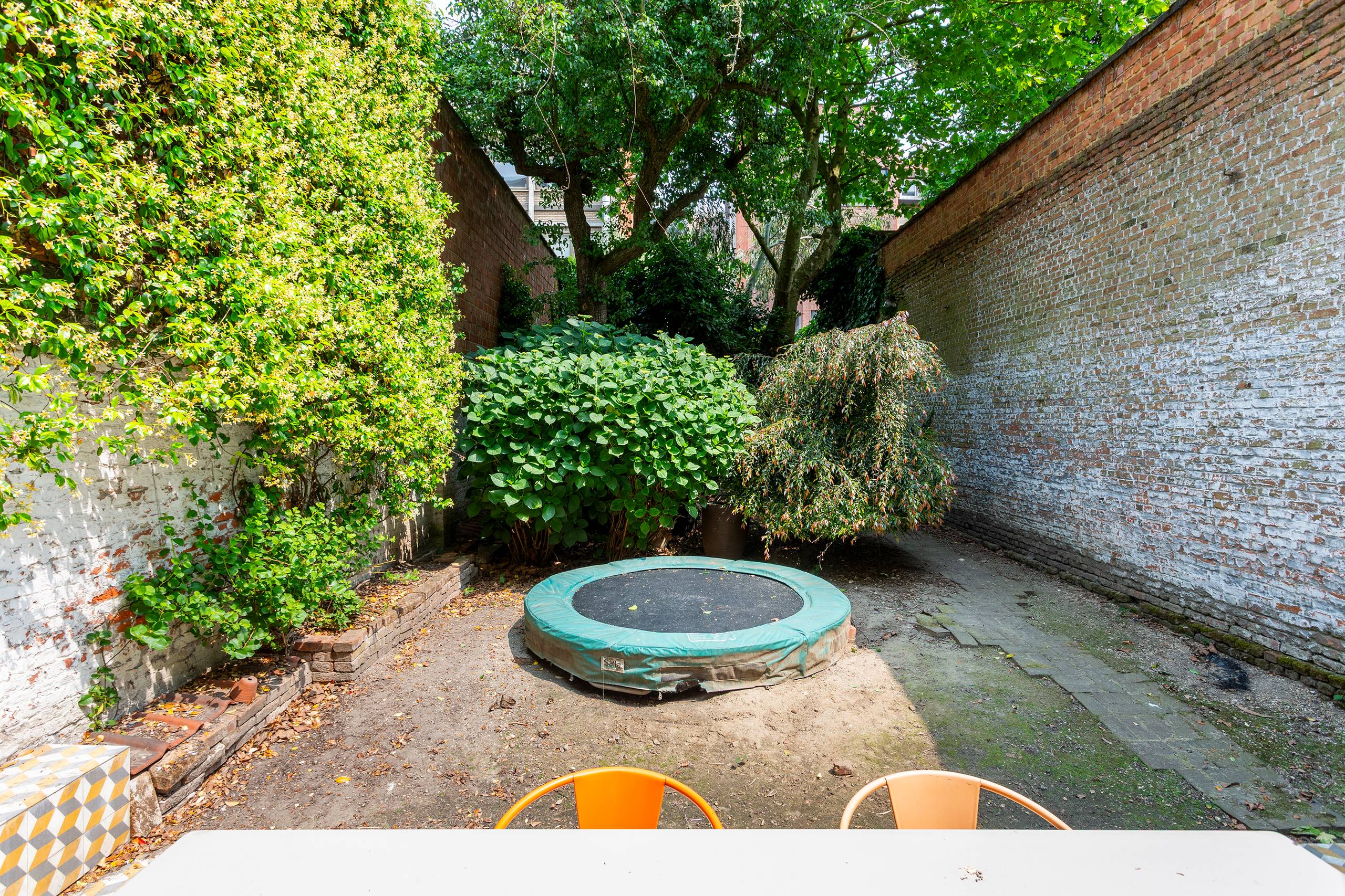 Ruime gezinswoning met grote stadstuin en achterhuis - foto 2