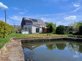 Unieke volledig vernieuwde kantine met visvijver, toplocatie langs fietsenknooppunten, mogelijkheid groot terras. Volledig geïsoleerd dak en gevel, nieuwe ramen, nieuwe vloer, nieuw sanitair... Goed bereikbaar met de fiets en met de wagen. Zowel kantine als visvijver zijn stedenbouwkundig vergund. Vele mogelijkheden.