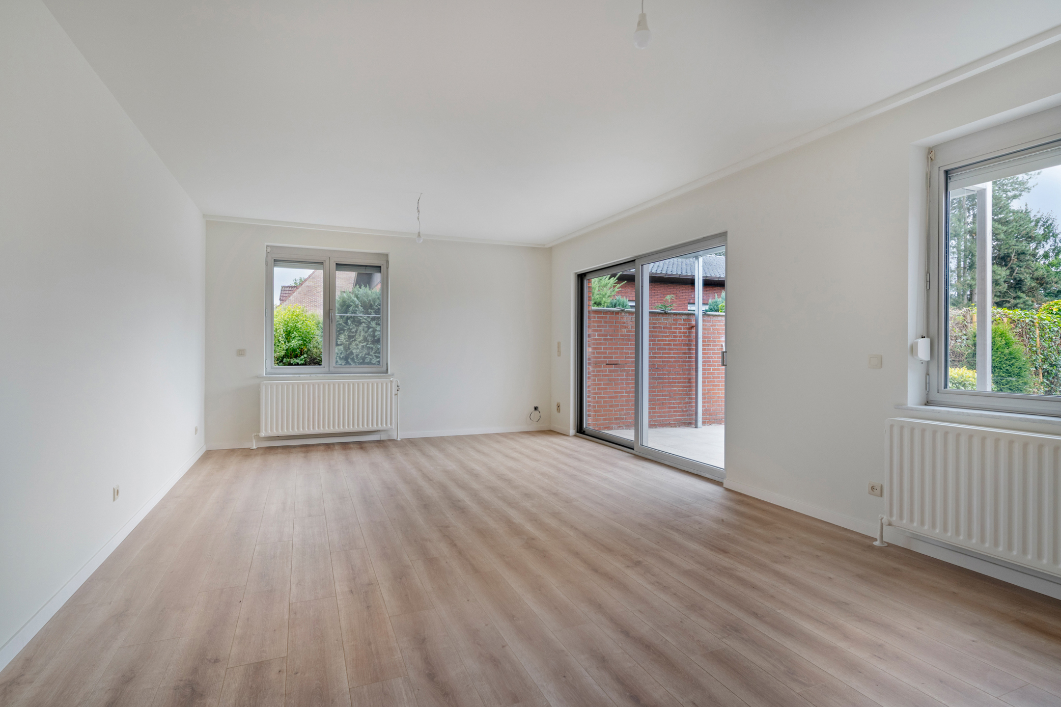Volledig gerenoveerd gelijkvloers appartement met 3 slaapkamers - foto 4