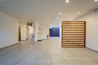 Dit multifunctioneel pand combineert wonen en werken op een ideale manier en is strategisch gelegen nabij het centrum van Brakel. Een...