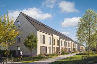 Moderne gesloten <strong>energiezuinige nieuwbouwwoning </strong>(233 m²) met 3 slaapkamers, een carport, staanplaats, handige tuinberging en tuin met oost-oriëntatie. Dankzij de grote, <strong>flexibele zolderruimte </strong>onder het hellend dak is er nog plaats voor een <strong>vierde en eventueel vijfde slaapkamer of hobbyruimte</strong>.<br /><br /><br /><strong>De leefruimte van de woning is dubbel georiënteerd</strong>. Dat betekent dat ze aan de voorkant uitgeeft op het <strong>publieke park</strong>, en aan de achterzijde op je <strong>private tuin</strong>. Binnen en buiten vloeien moeiteloos in elkaar over. <strong>Zalig genieten van al dat groen dus!</strong><br /><br /><strong>Dit huis is uitstekend geïsoleerd en zeer energie-efficiënt</strong>. Een <strong>warmtepomp </strong>en <strong>vloerverwarmingssysteem </strong>creëren altijd een <strong>aangenaam binnenklimaat</strong>, zowel in de zomer als in de winter. En dat heeft natuurlijk een impact op je energiefactuur. Rij je met een elektrische wagen? Dan kan je autostaanplaats of carport voorzien worden van laadinfrastructuur.<br /><br />Meer informatie? Contacteer ons via 014 48 01 62 of check matexi.be/geel-laar.<br /> 