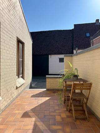 Zoekt u een investeringspand met rendement van 4%? Mis deze kans niet!Appartement gelijkvloers (met praktijkruimte):Inkom, wachtkamer, open ruimte,...