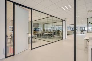 Fantastisch gelegen kantoorruimte van 466 m² te huur gelegen in het bedrijventerrein Groenbek nabij de Expresweg (850 m) met een...