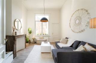 Ontdek dit uitzonderlijke, volledig bemeubelde appartement op de 1ste verdieping van De Vrièrestraat 29, in het hart van het prestigieuze...