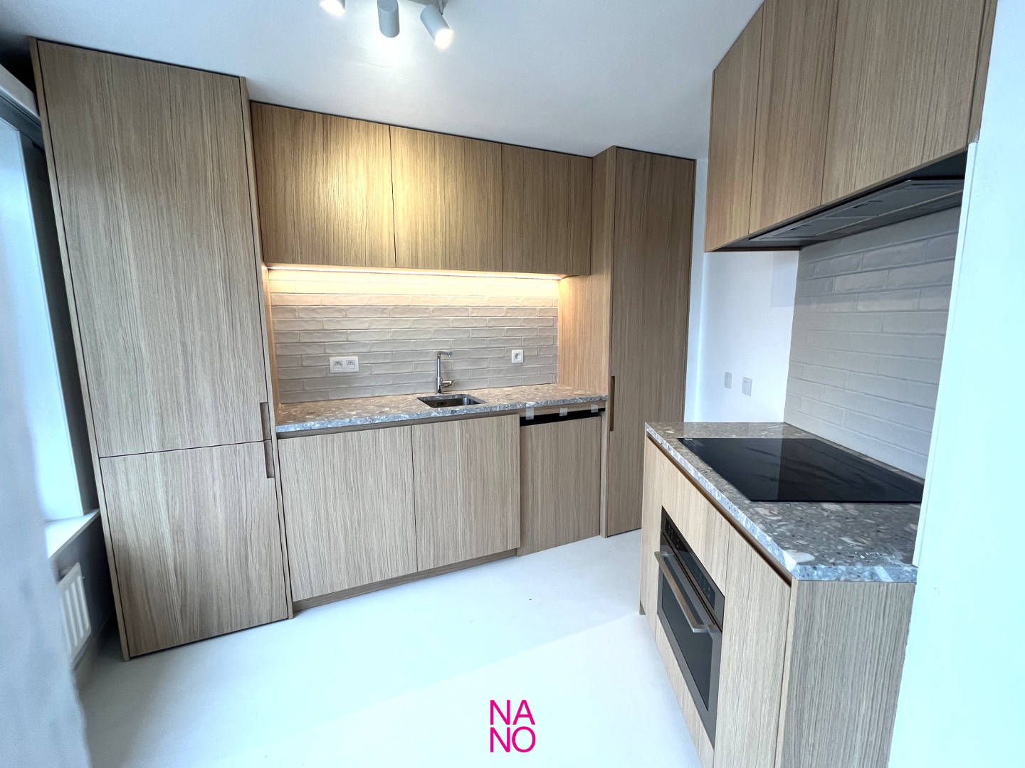 Un appartement d'angle entièrement rénové, très lumineux et spacieux avec 2 chambres à coucher situé dans une petite résidence à proximité de DUINENWATER et du centre animé de Knokke-Heist. - photo 4