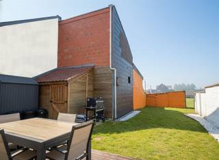 SOUS OPTION Saintes, dans une rue campagnarde paisible non loin des axes vers Bruxelles, belle maison de style fermette entièrement rénovée avec...