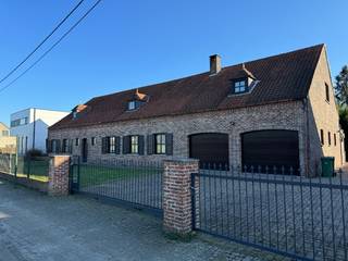 Zéér ruime woning (450m² bewoonbaar opp!) uitermate geschikt voor grote gezinnen, zorgwonen of combinatie wonen - kantoor/vrij beroep.Mogelijkheid...