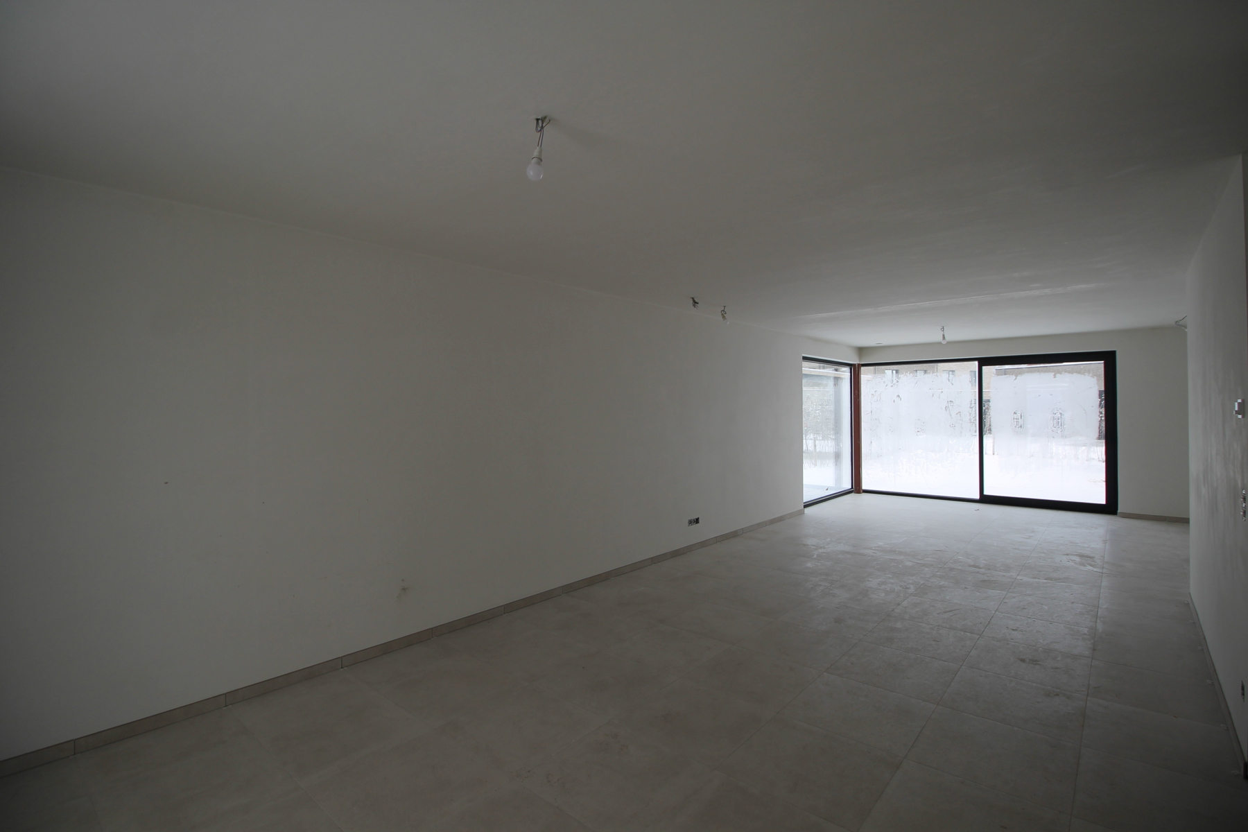 Energiezuinige nieuwbouwwoning met 4 slaapkamers, terras met tuin, tuinberging, carport en autostaanplaats. - foto 2