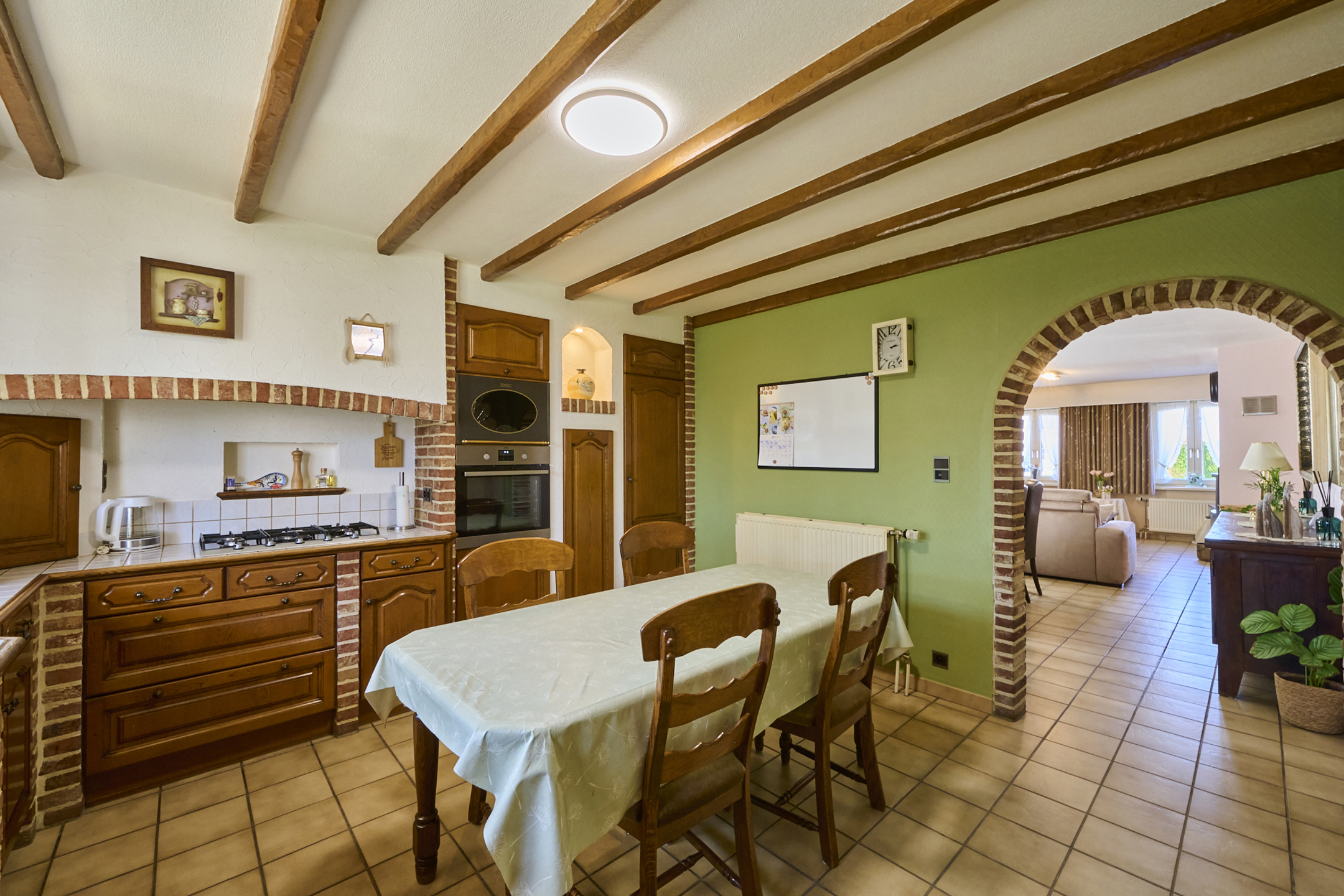 ZEER RUIME RUSTIG GELEGEN INSTAPKLARE GEZINSWONING OP 7ARE - foto 3