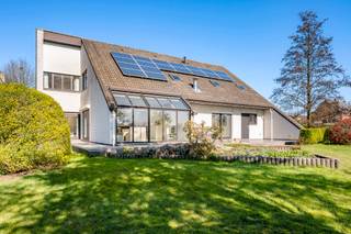 Villa met 4 slk, dubbele garage en prachtige tuin nabij centrum Lier.Algemeen:- Ruime villa (ca. 315m²)- Groot perceel met prachtig zicht nabij...