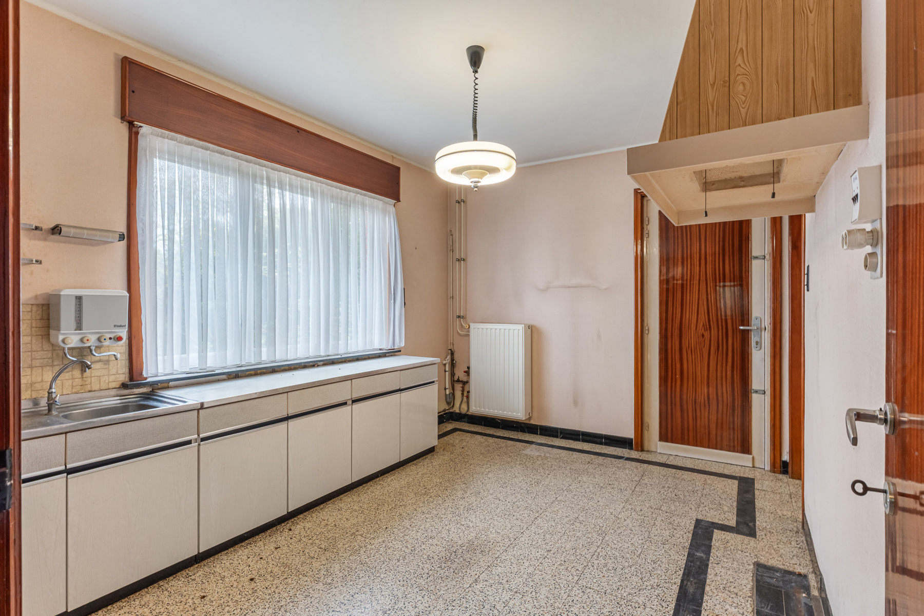 Mooi gelegen, te renoveren woning - foto 4