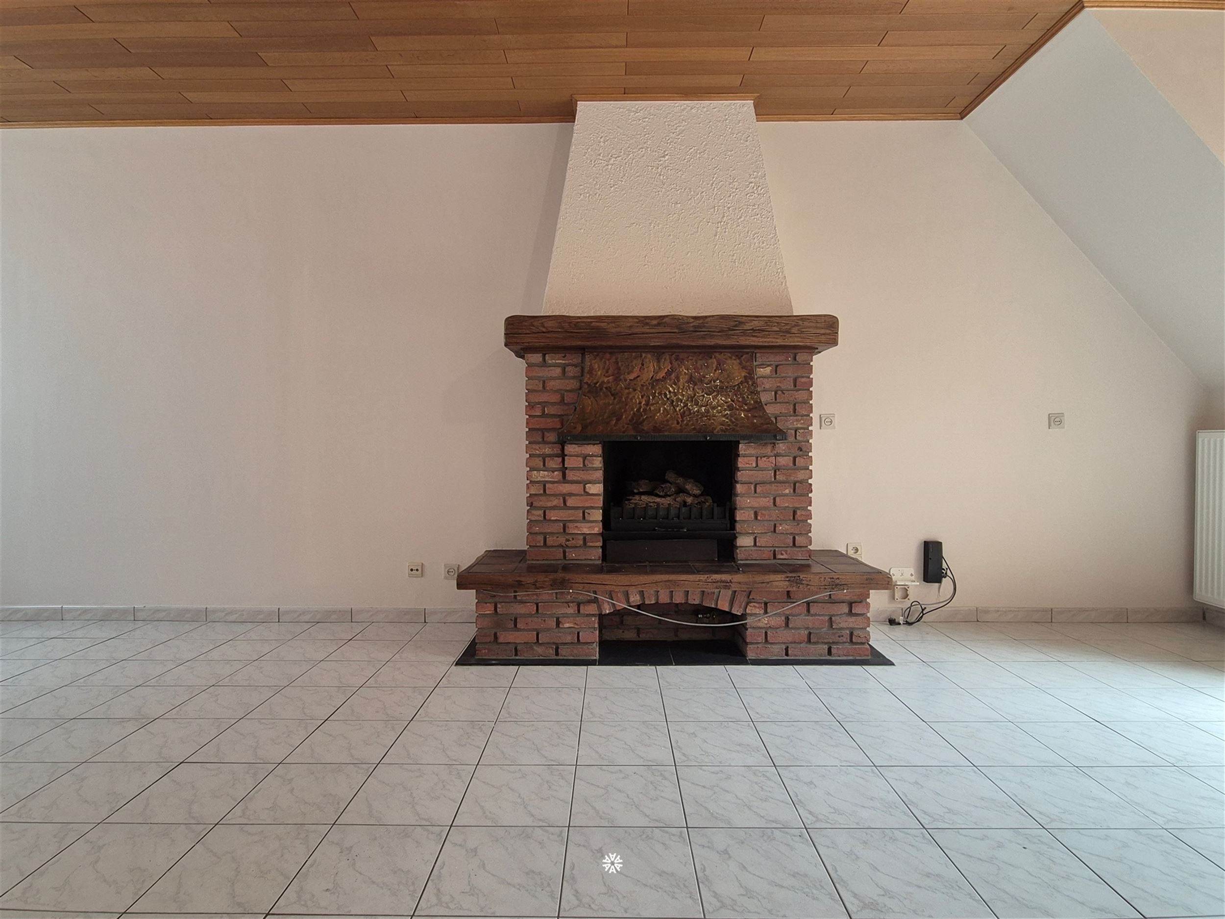 Centraal gelegen rijwoning met stadstuin en garage te huur in Sint-Niklaas - foto 2