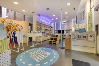 Dit ruime kantoor van 210 m² is te huur en biedt een uitstekende commerciële ligging. Het pand geniet van een strategische hoeklocatie en bevindt...