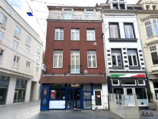 Dit woon-en handelshuis is gelegen in de uitgaansbuurt op één van de commercieel beste locaties in Oostende en biedt tal van...