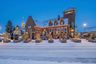 Après la fusion en 1977 avec Tienen, ce bâtiment imposant a perdu sa fonction de mairie.Ce n'est qu'en 2021 qu'un revenu supplémentaire, à l'arrière...