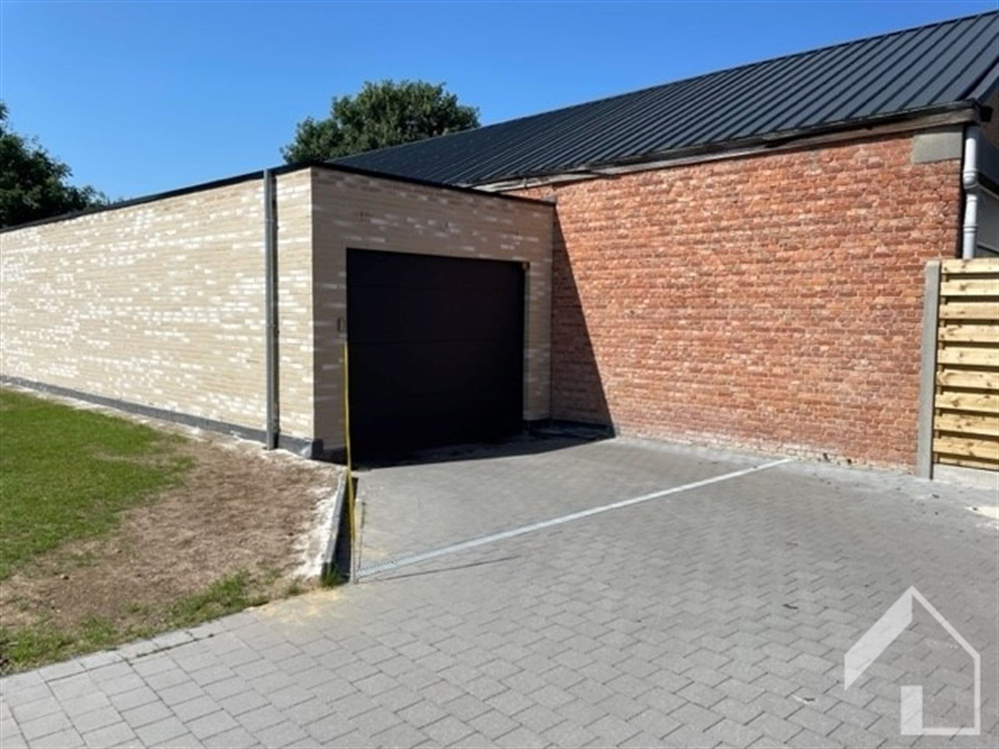 Garage - photo 2