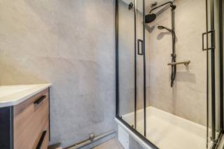 3 appartements 1 chambre très lumineux dans un petit immeuble de 6 unités.Situés à quelques pas du centre de Namur et proches de toutes les...