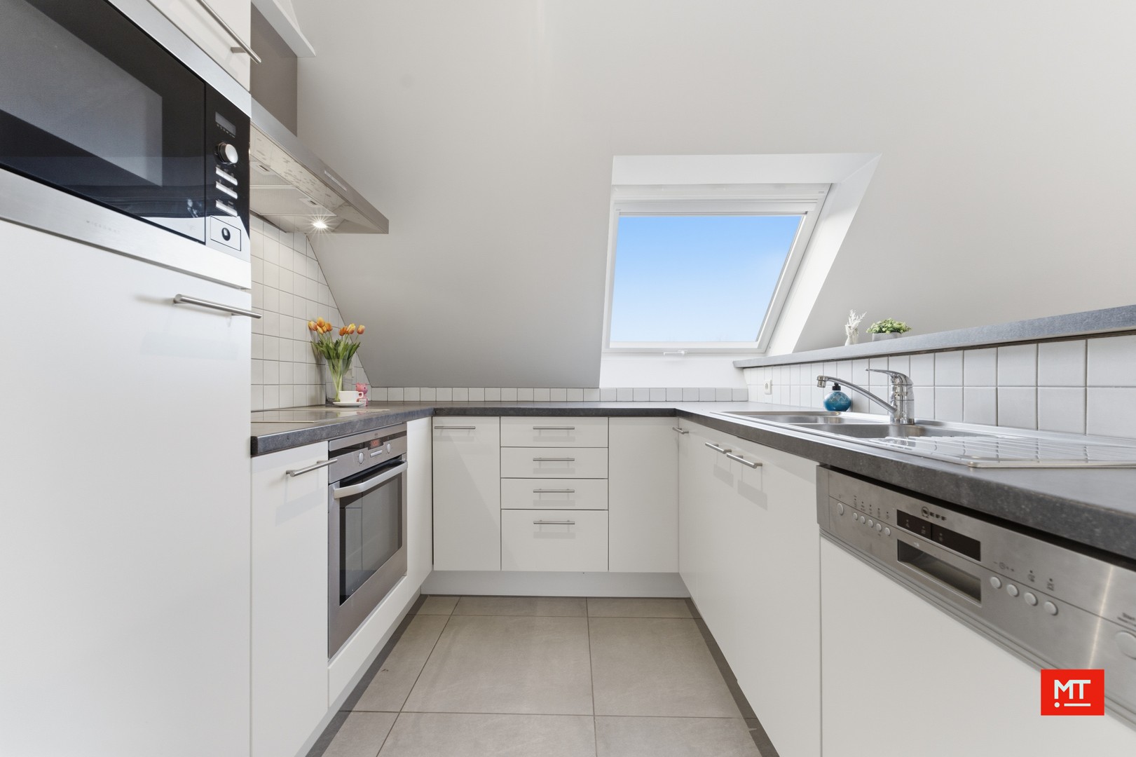 Instapklaar 2-slaapkamerappartement met groot terras en garage in het centrum van Zonnebeke - foto 4