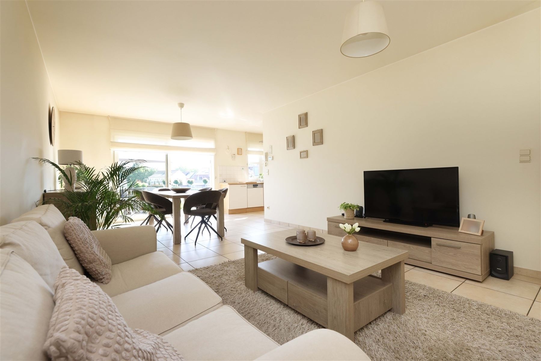Gunstig en groen gelegen gelijkvloers appartement met 2 slaapkamers en private tuin  - foto 1