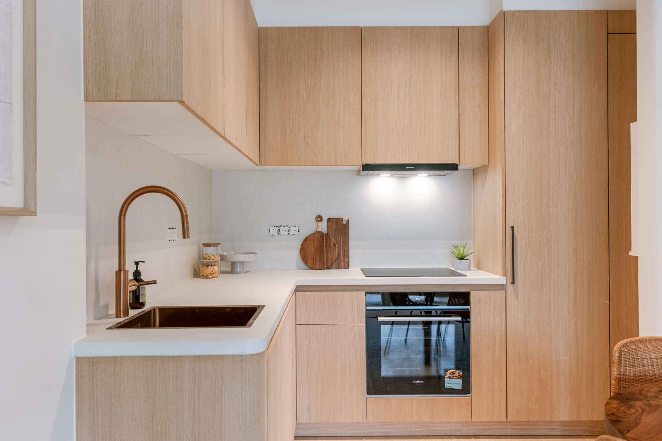 Volledig gerenoveerd 2-slaapkamer appartement met terras. - foto 4