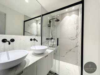 Volledig gerenoveerd appartement gelegen in het centrum van Knokke op wandelafstand van de Zeedijk en het Rubensplein. <br />indeling als volgt: Inkomhal met vestiaire en gastentoilet, een wasplaats, een lichtrijke woonkamer met open ingerichte moderne keuken, 2 slaapkamers (master -bedroom en logeerkamer), een mooie douchekamer. MEUBILAIR INBEGREPEN!!<br /><br />Extra Kelderberging aanwezig. <br /><br />Aankoop garage in het gebouw is mogelijk. <br /><br />UNIEKE KANS!